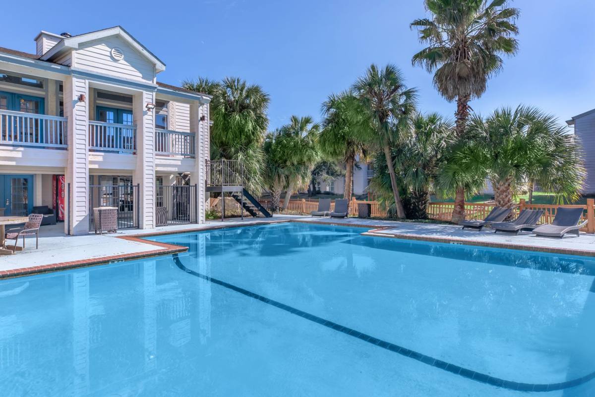 Apartment for rent at 7400 Jones Dr, Galveston, TX 77551