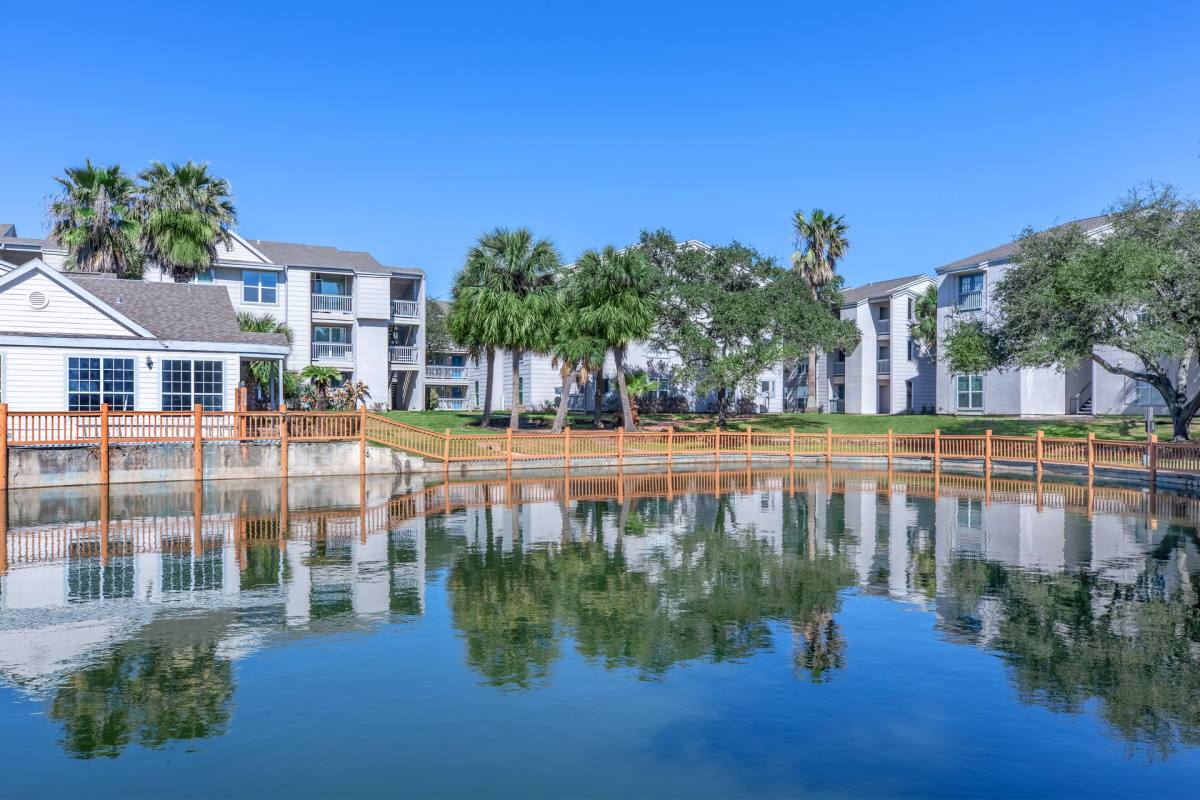 Apartment for rent at 7400 Jones Dr, Galveston, TX 77551