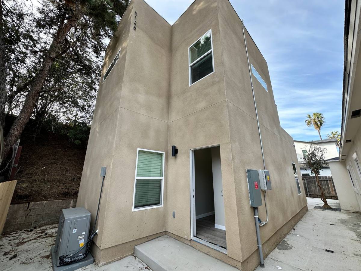 Townhouse for rent at 5128 Alumni Place, San Diego, CA 92115