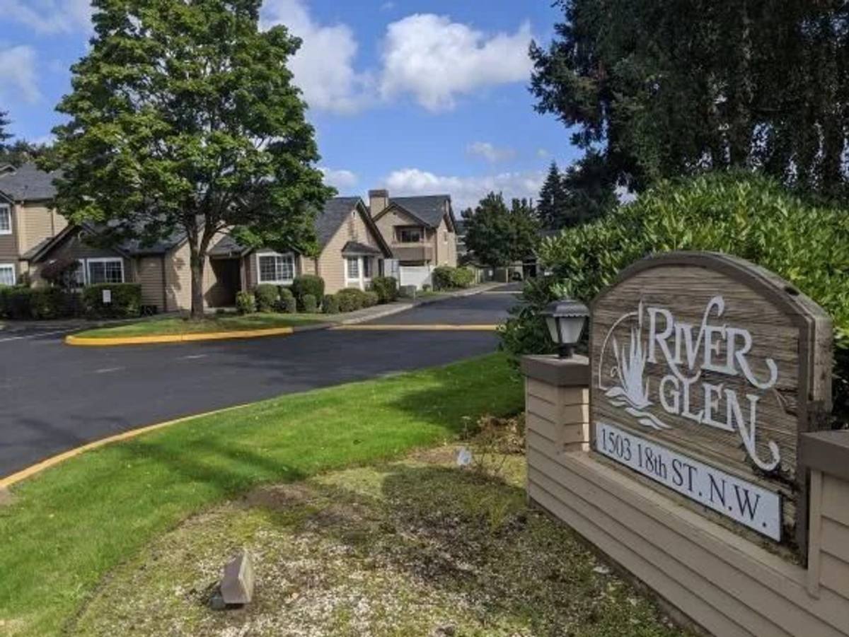 Apartment for rent at 1503 18th St NW, Puyallup, WA 98371