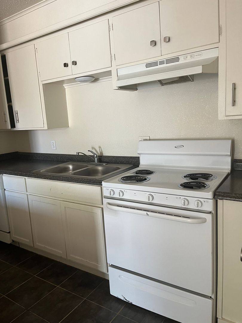 Apartment for rent at 1509 Ave S, Lubbock, TX 79401