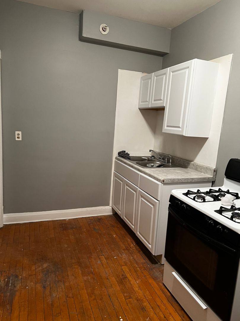 Apartment for rent at 1413-15 Howard St, Evanston, IL 60202