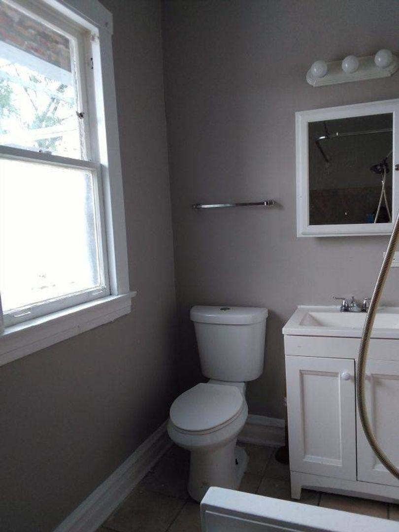 Apartment for rent at 1413-15 Howard St, Evanston, IL 60202