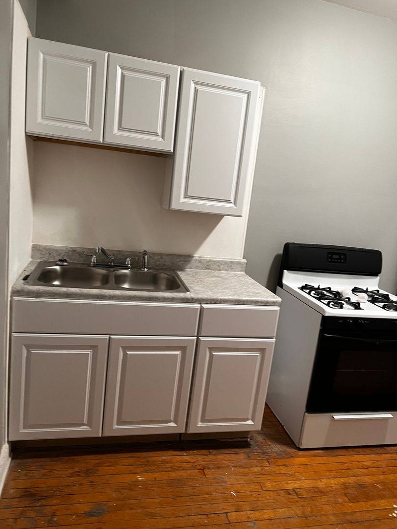 Apartment for rent at 1413-15 Howard St, Evanston, IL 60202