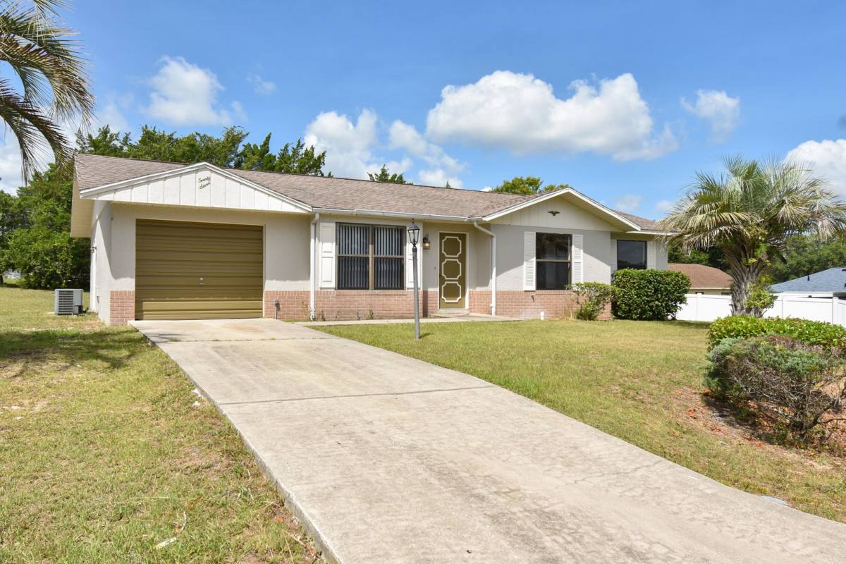 House for rent at 27 Sapphire Run, Ocala, FL 34472