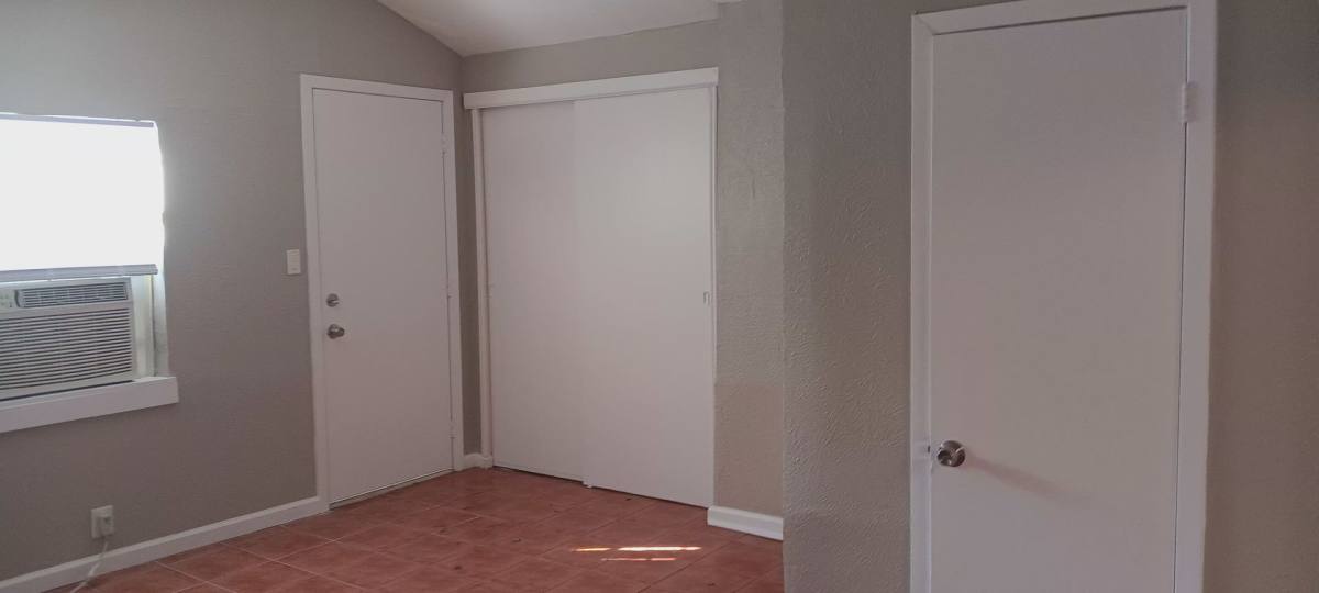 Apartment for rent at 4133, 4135, & 4135B Hawthorne Ave, Dallas, TX 75219