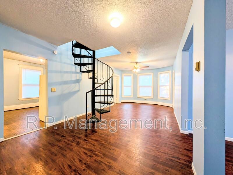 Apartment for rent at 61 Delos St W #4, Saint Paul, MN 55107