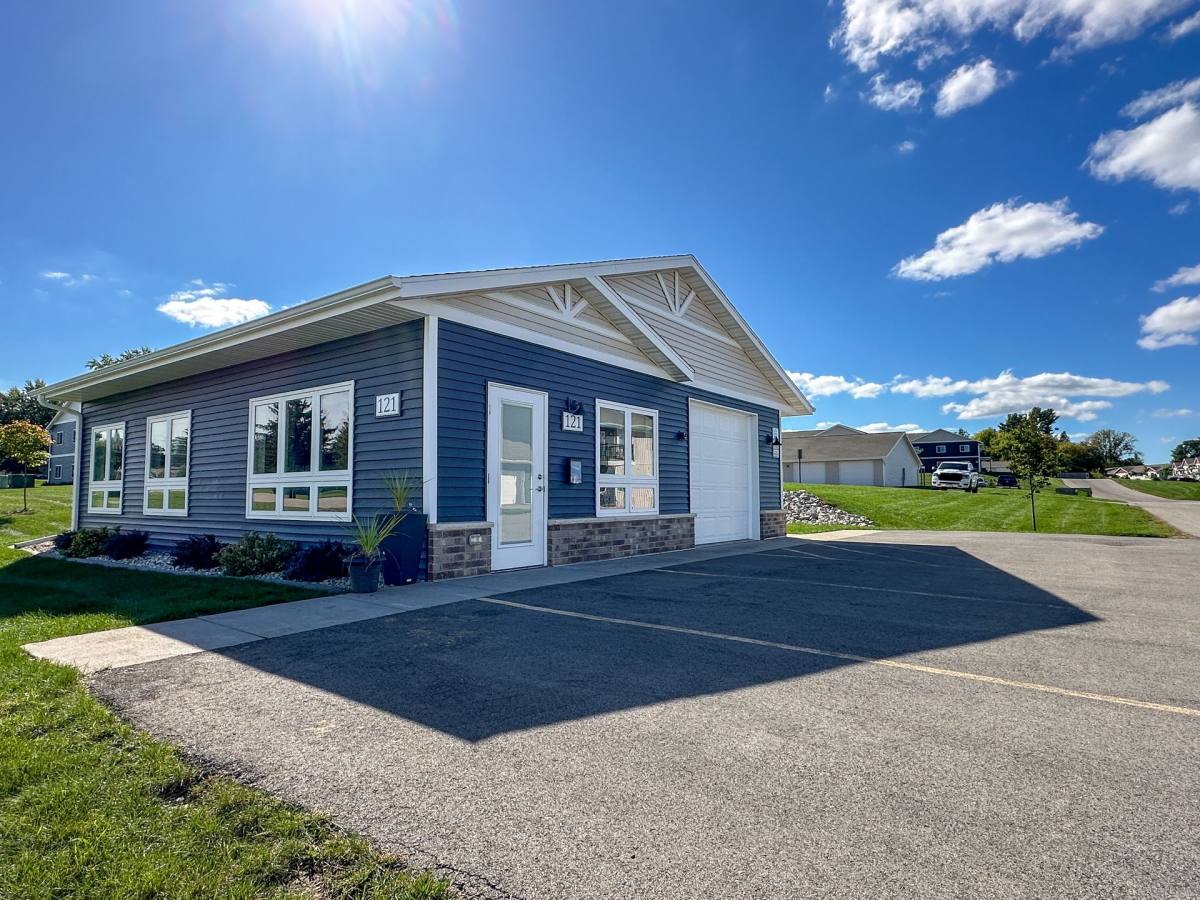 Townhouse for rent at 121 Givens Rd, Hortonville, WI 54944