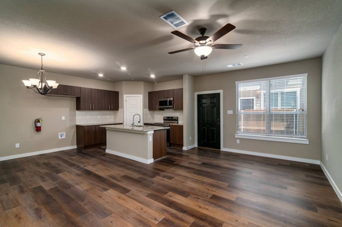 Townhouse for rent at 646 Fallow Dr, Venus, TX 76084