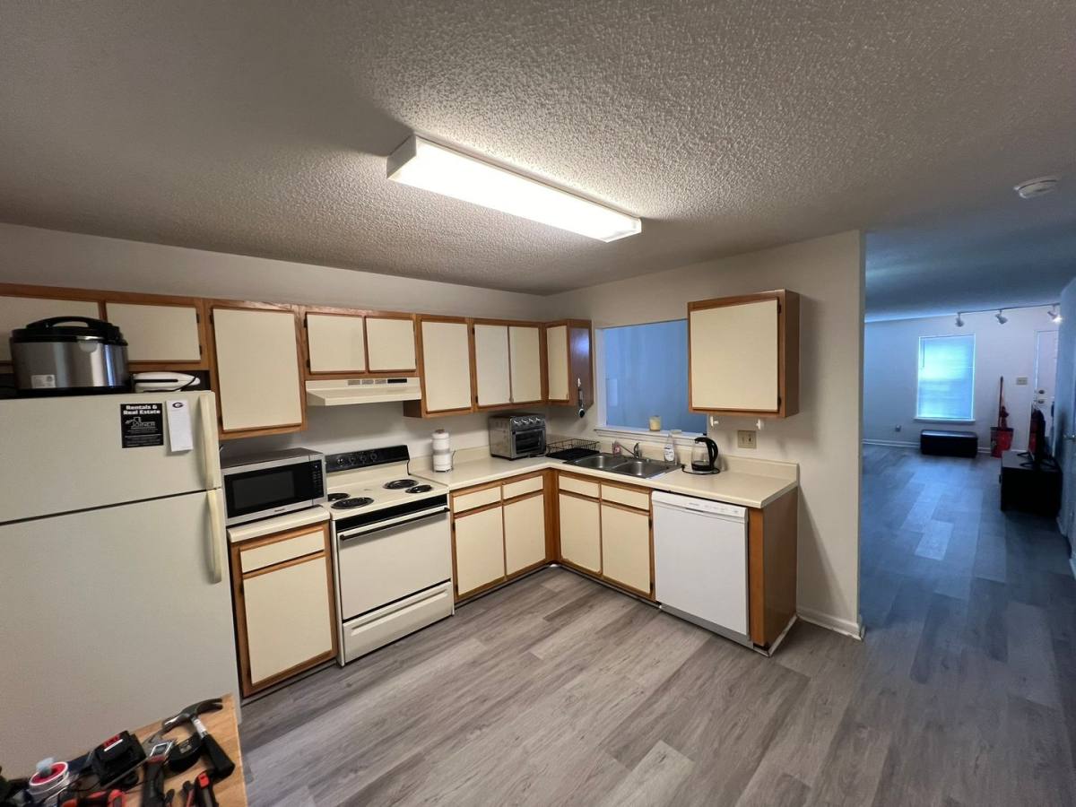 Apartment for rent at 1395 Cedar Shoals Dr, Athens, GA 30605