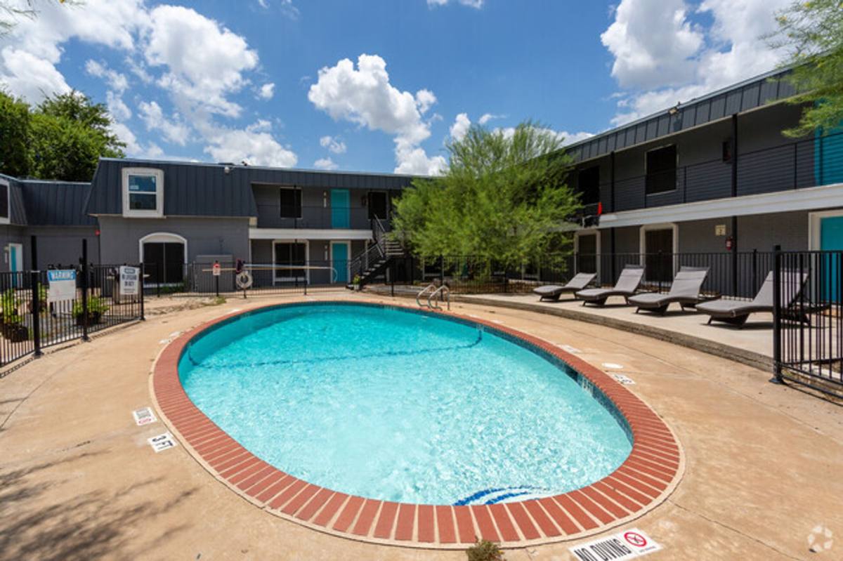 Apartment for rent at 5005 Manor Rd, Austin, TX 78723