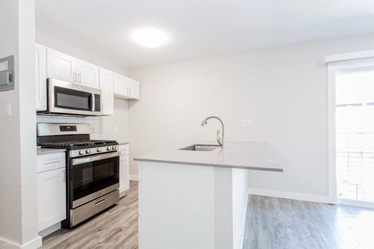 Apartment for rent at 5005 Manor Rd, Austin, TX 78723