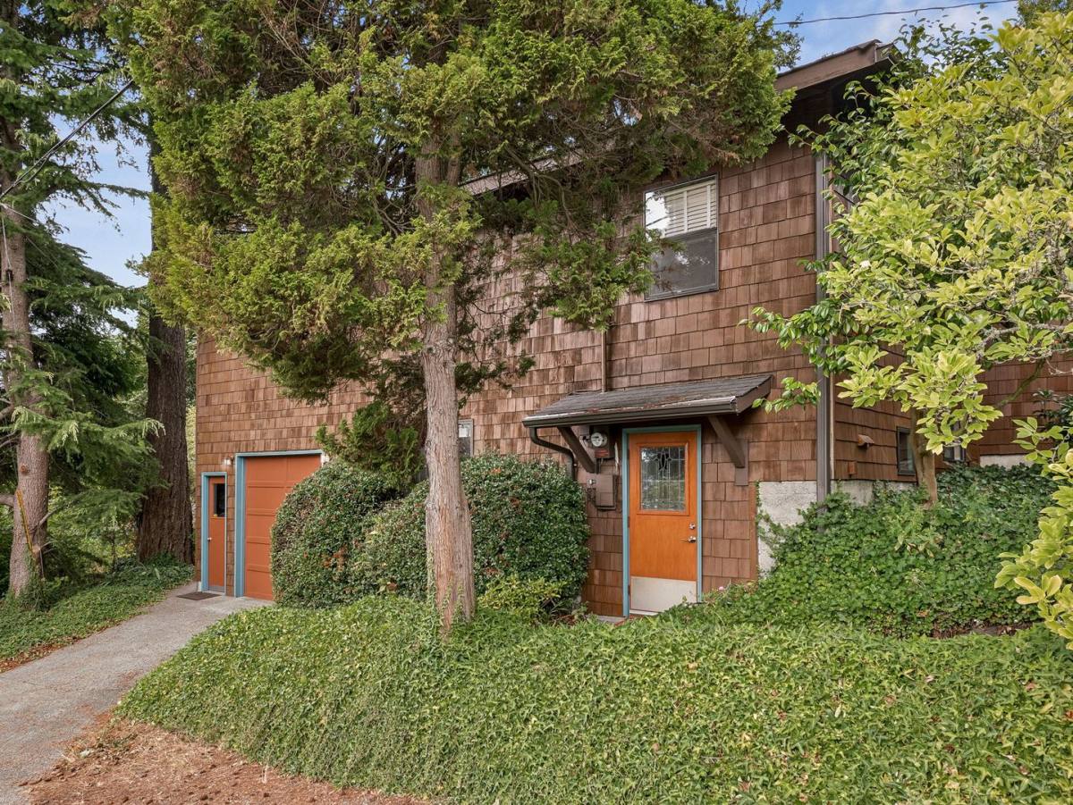 House for rent at 17600 Sylvester Rd SW, Seattle, WA 98166