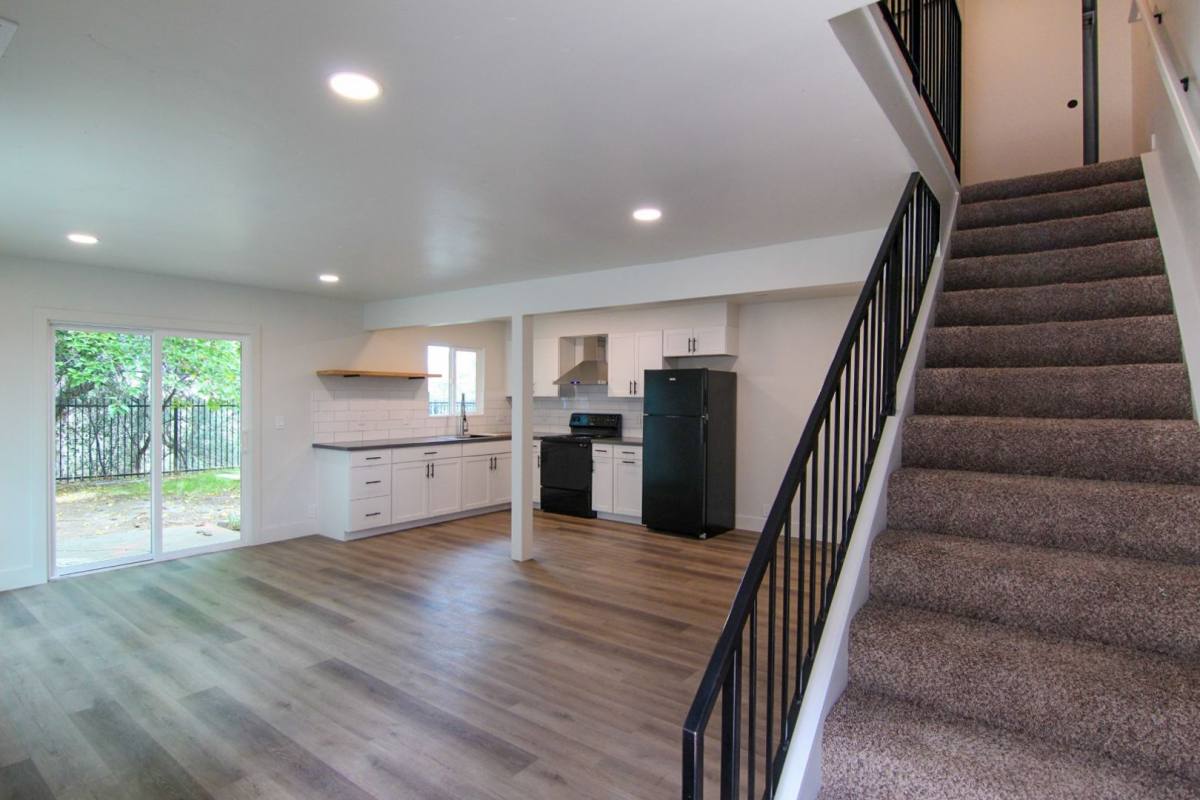 Townhouse for rent at 150 Masonic Ave, Redding, CA 96003