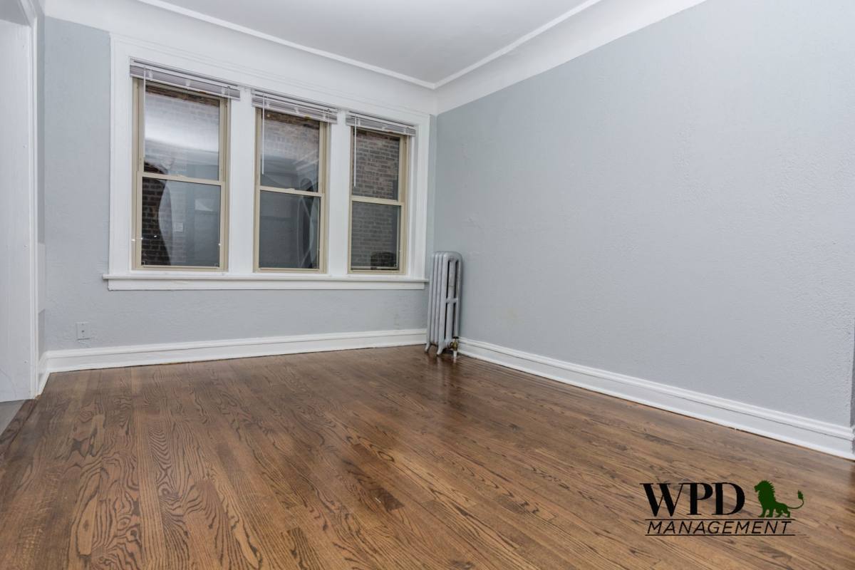 Apartment for rent at 7635 S E End Ave, Chicago, IL 60649