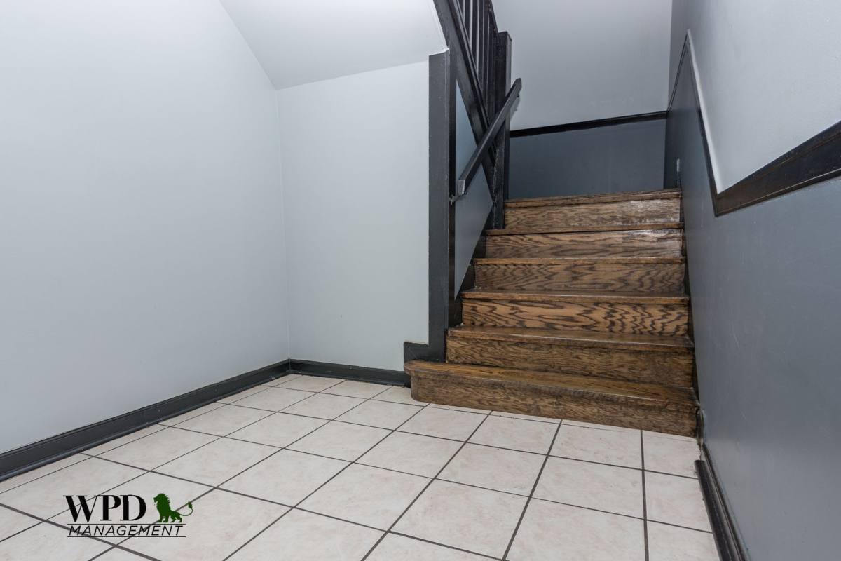 Apartment for rent at 7549 S Essex Ave, Chicago, IL 60649