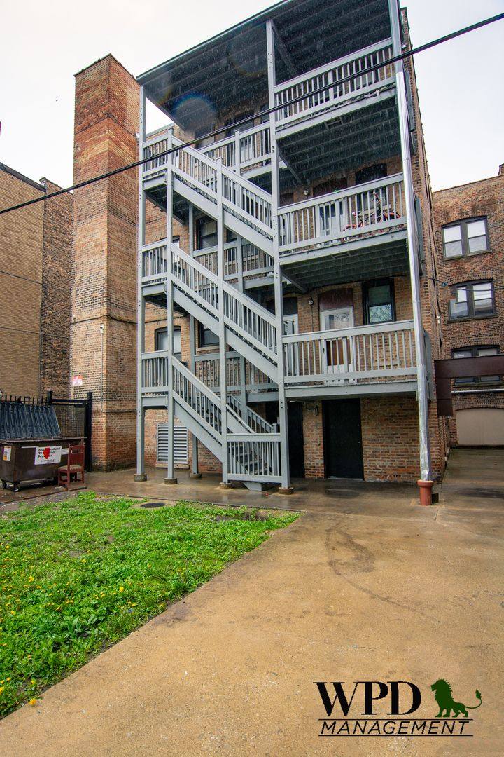 Apartment for rent at 7549 S Essex Ave, Chicago, IL 60649
