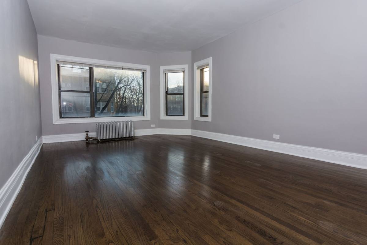 Apartment for rent at 2520 E 77th St #3, Chicago, IL 60649