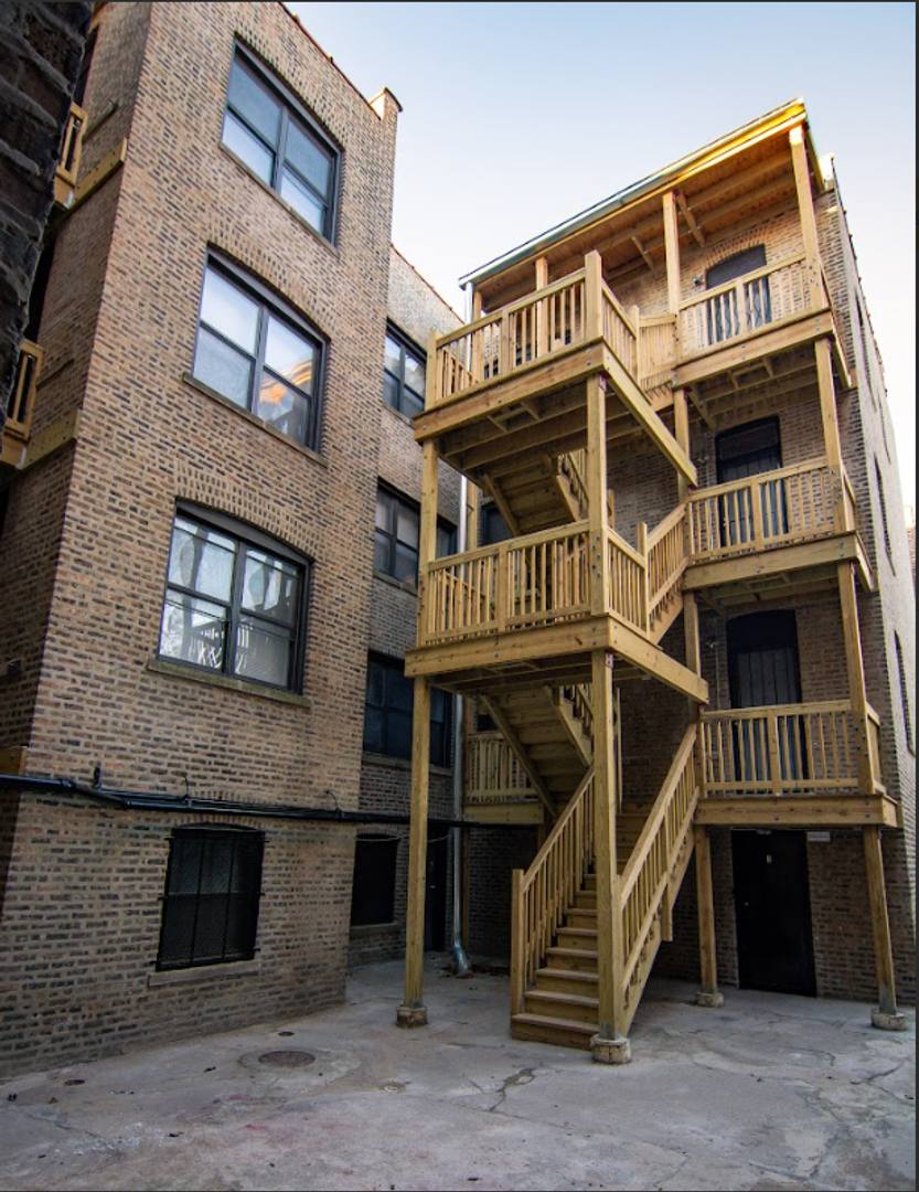 Apartment for rent at 2516 E 77th St #3, Chicago, IL 60649