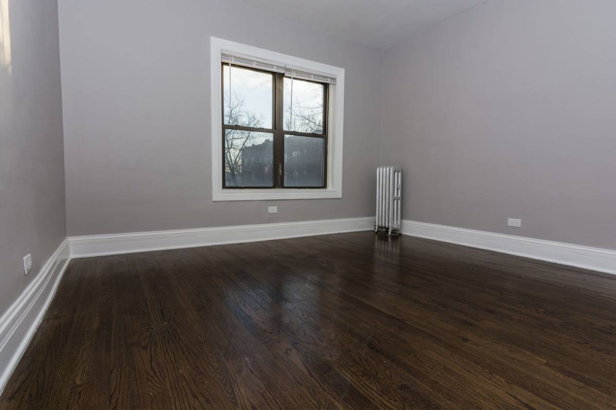 Apartment for rent at 2516 E 77th St #3, Chicago, IL 60649