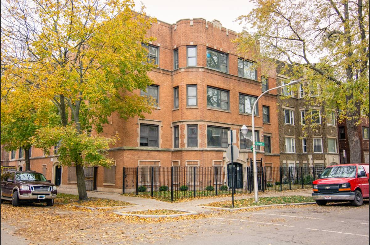 Apartment for rent at 2516 E 77th St #3, Chicago, IL 60649