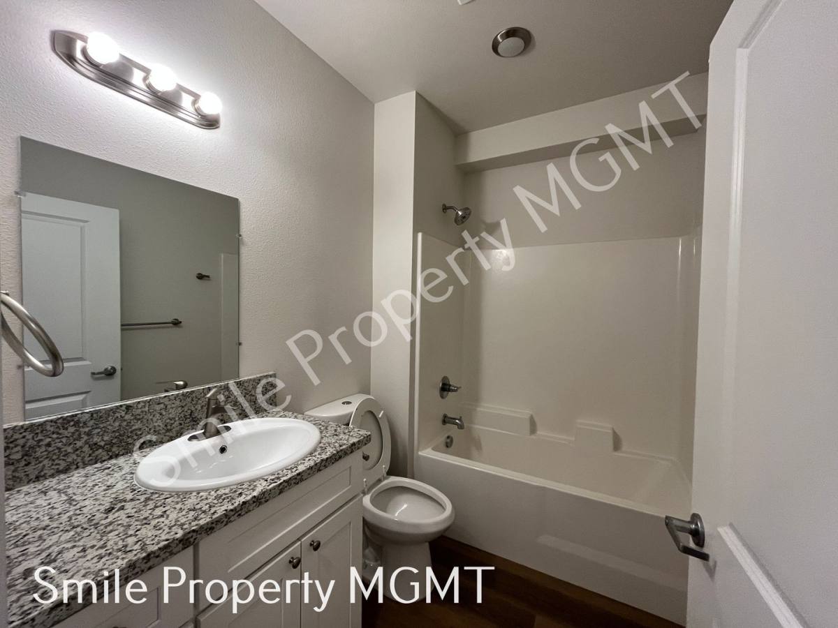 Apartment for rent at 6940 SE Long St, Portland, OR 97206