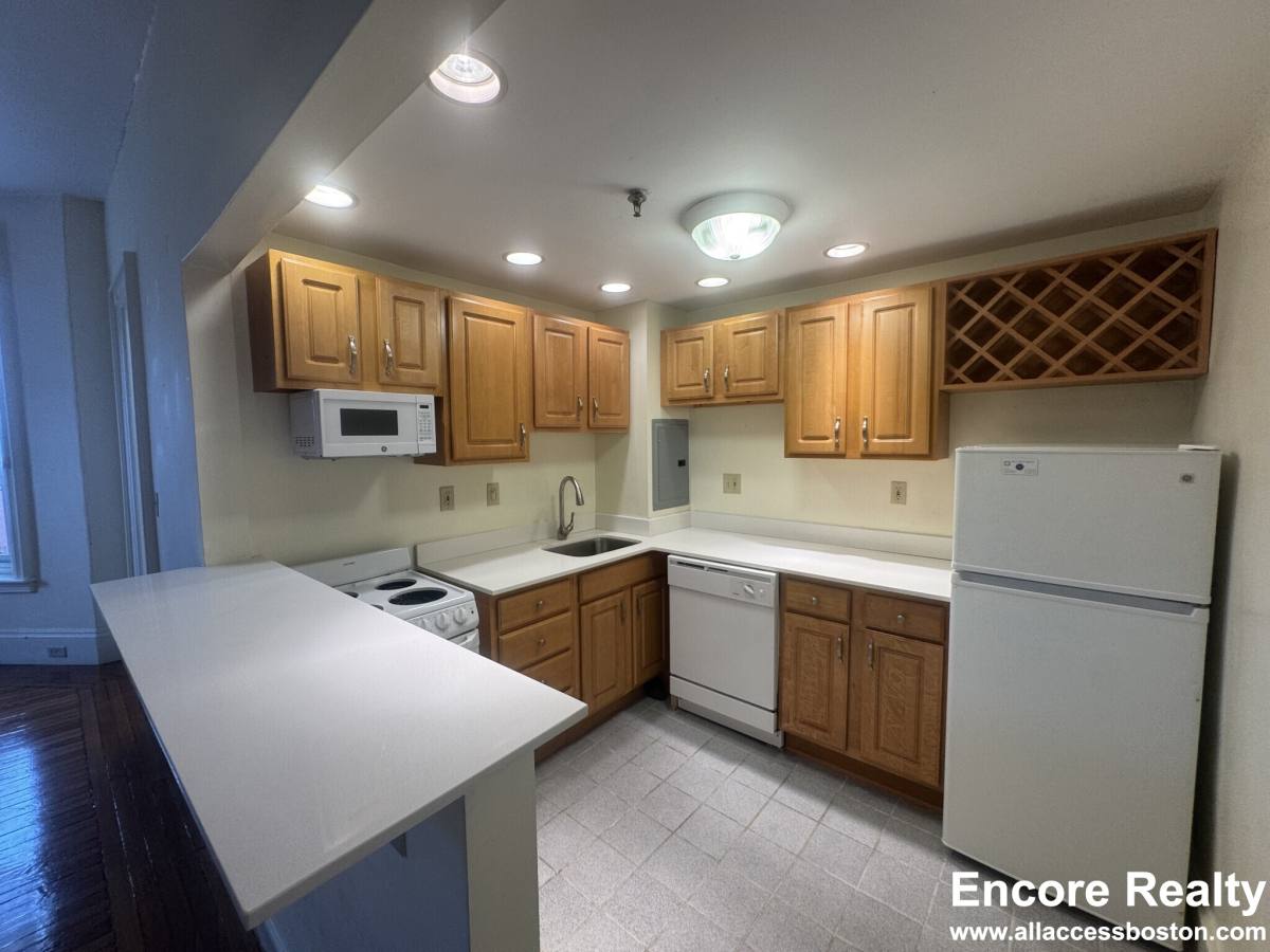 Apartment for rent at 379 Commonwealth Ave #13, Boston, MA 02115