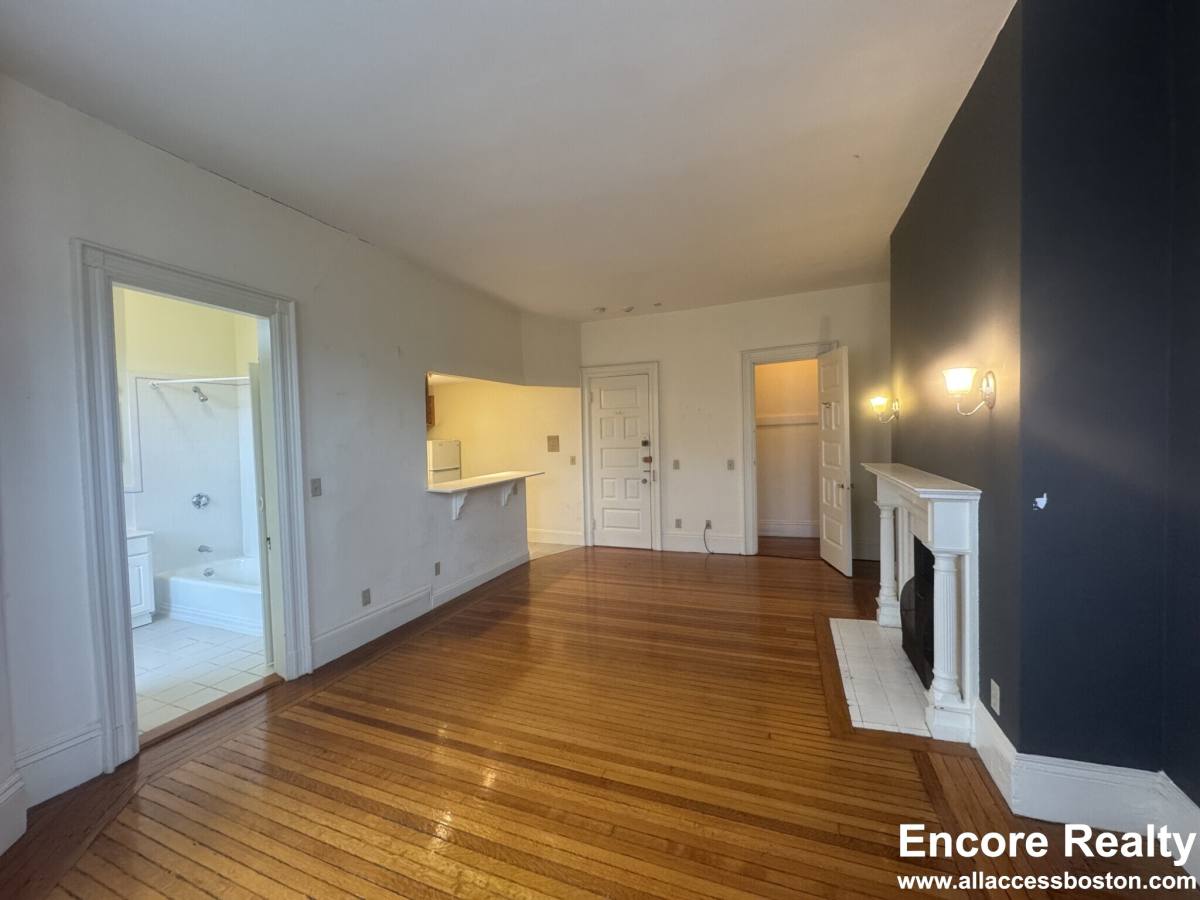 Apartment for rent at 379 Commonwealth Ave #13, Boston, MA 02115