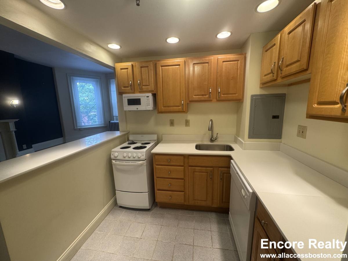 Apartment for rent at 379 Commonwealth Ave #13, Boston, MA 02115