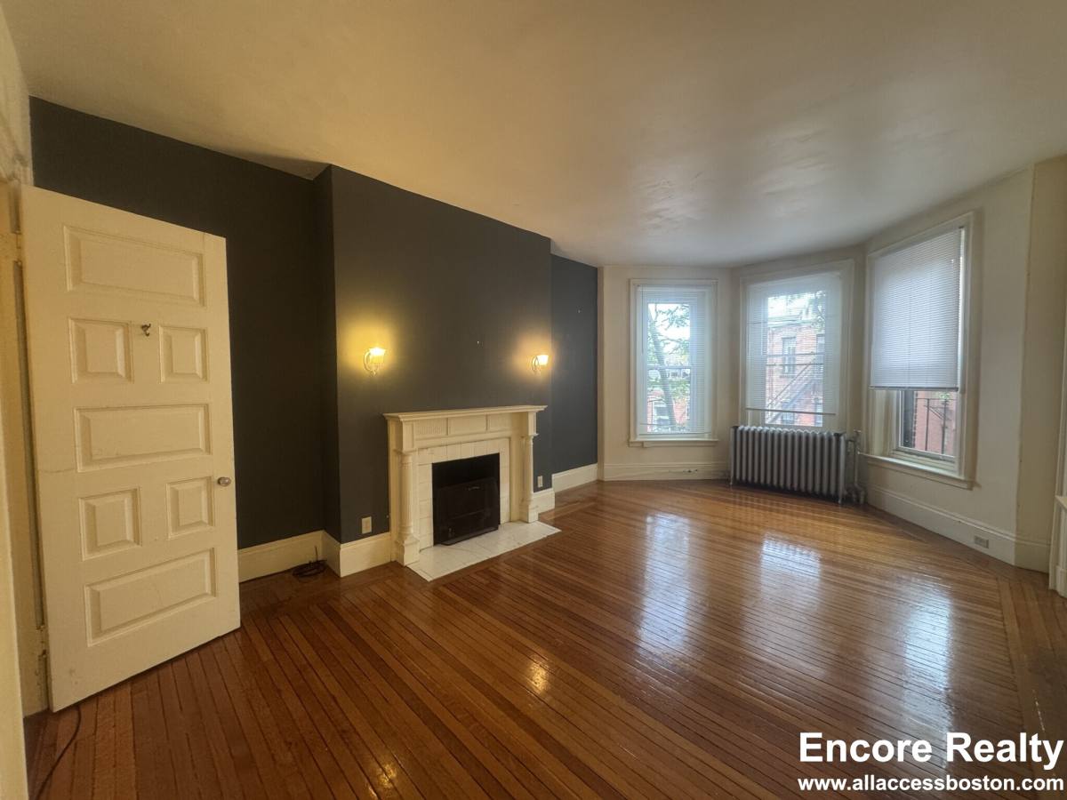 Apartment for rent at 379 Commonwealth Ave #13, Boston, MA 02115