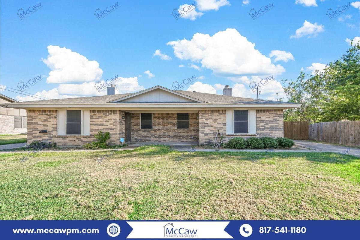 Townhouse for rent at 7728 Jamie Renee Lane, North Richland Hills, TX 76182