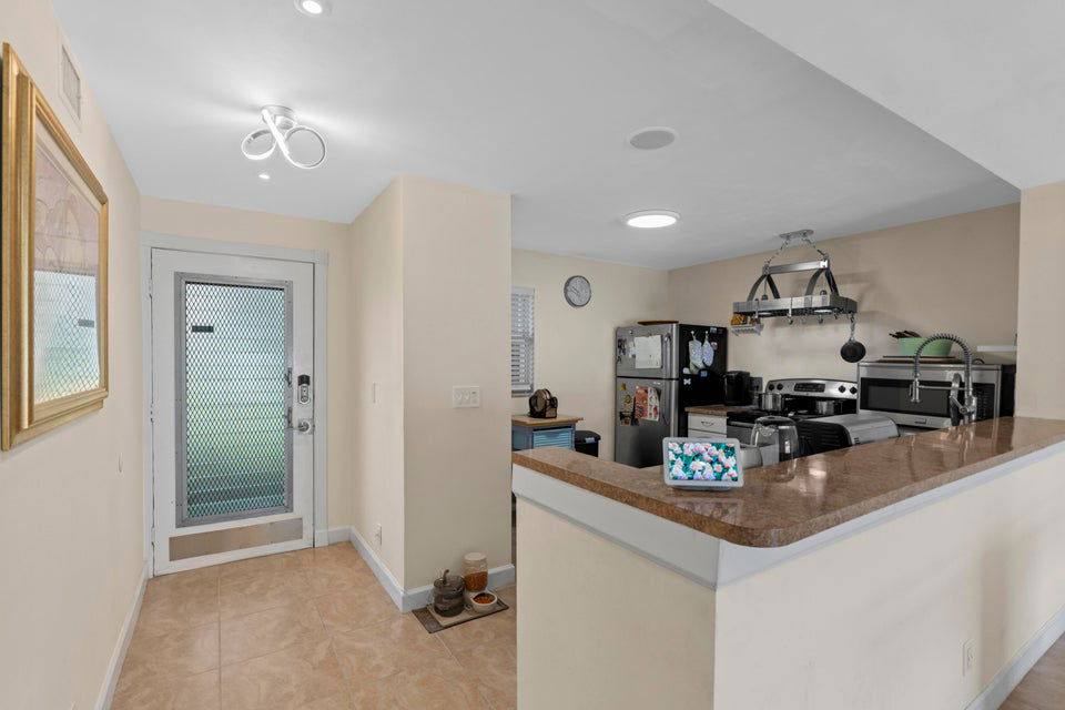 Condo for rent at 300 NE 26th Ave #1140, Boynton Beach, FL 33435