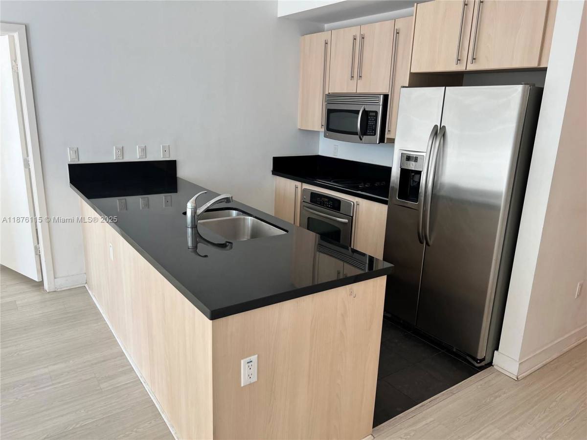 Apartment for rent at 1111 SW 1st Ave #2816, Miami, FL 33130
