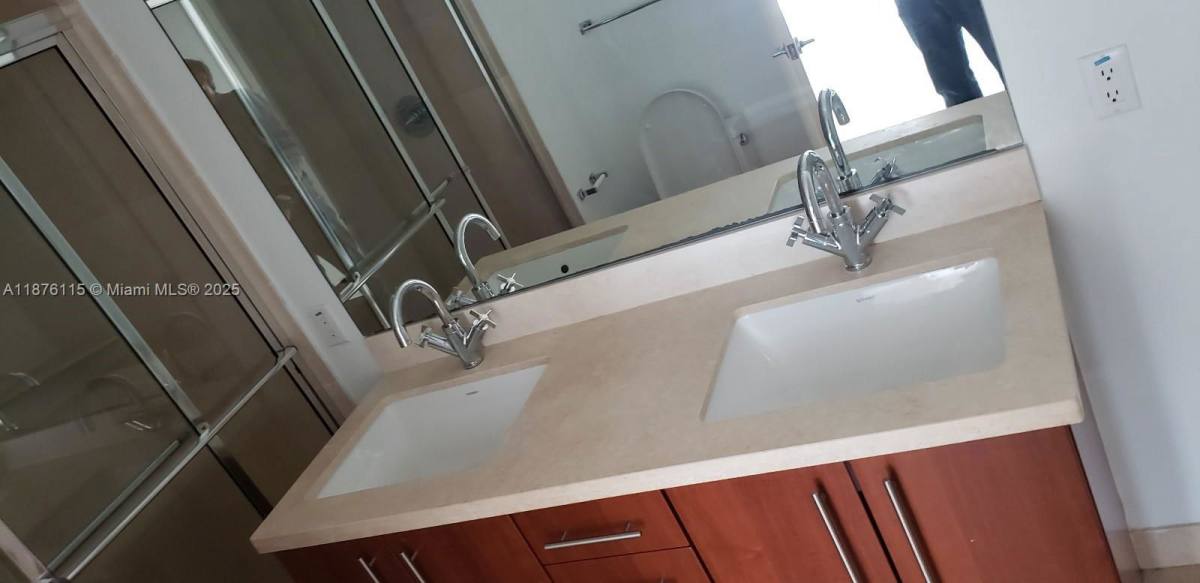 Apartment for rent at 1111 SW 1st Ave #2816, Miami, FL 33130
