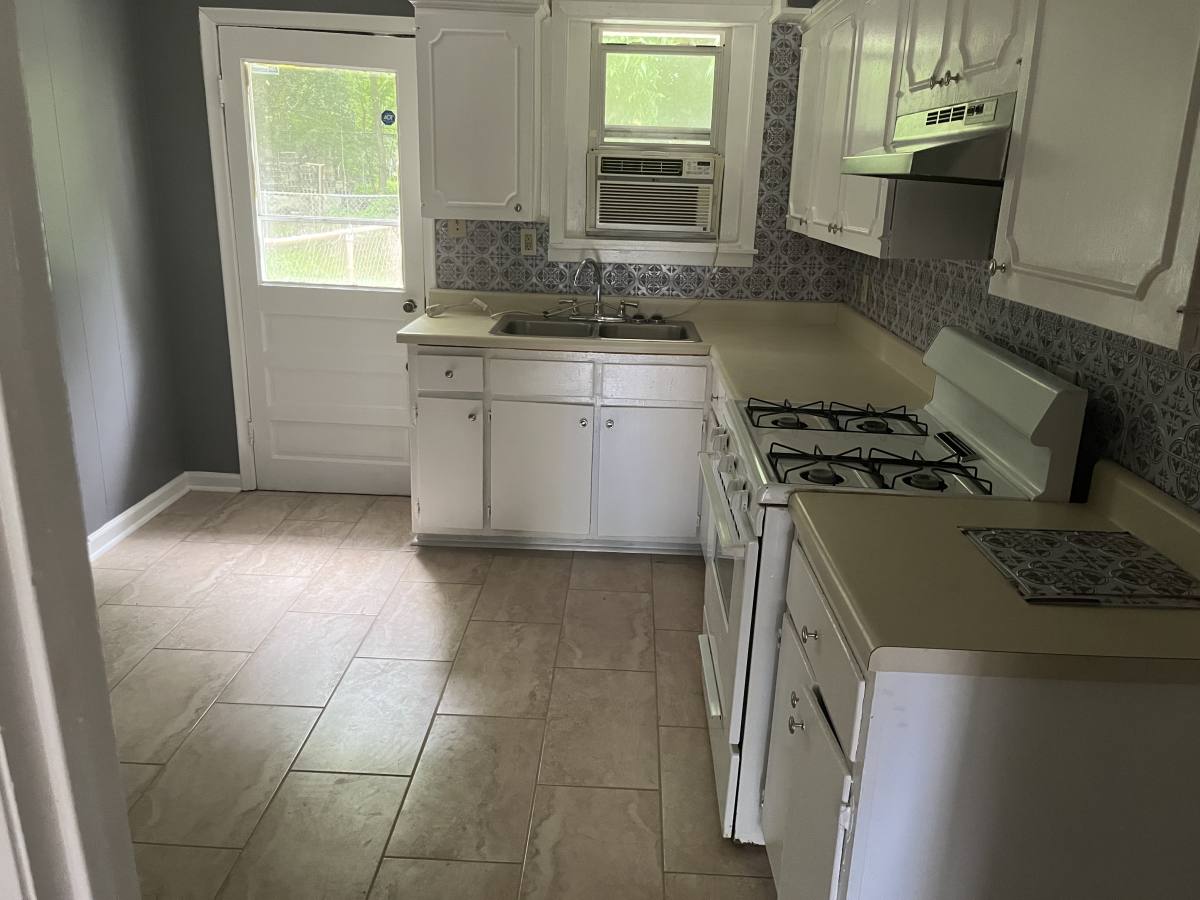 Townhouse for rent at 1018 Leboeuf St, New Orleans, LA 70114