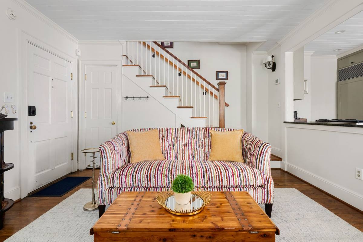 House for rent at 84 1 3 King St #B, Charleston, SC 29401
