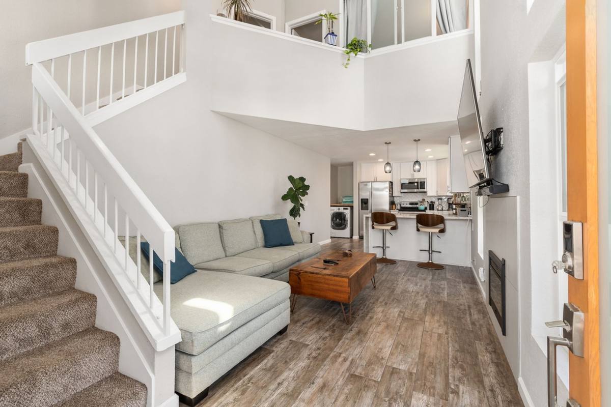 Townhouse for rent at 735 Verona Court, San Diego, CA 92109