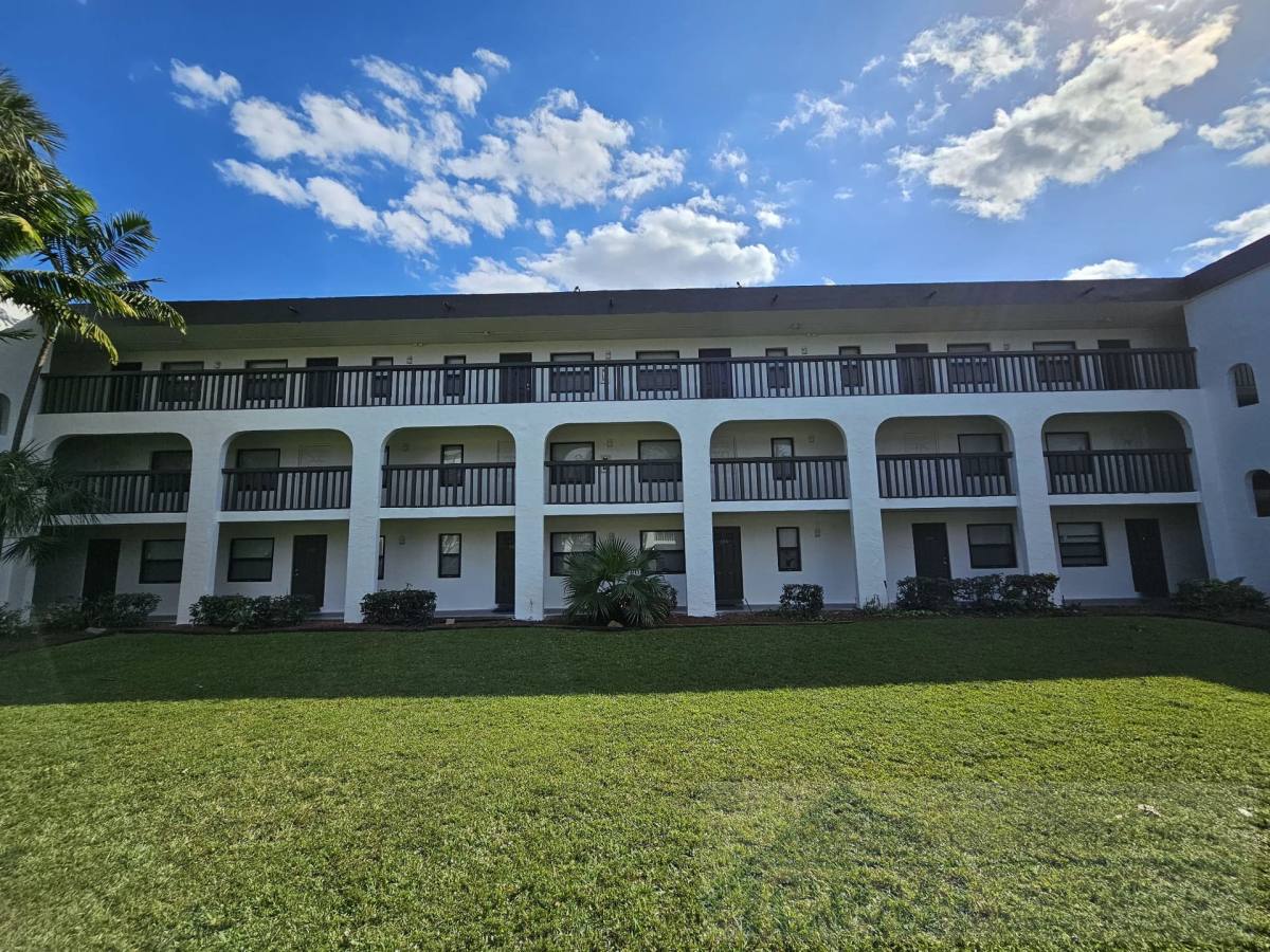 Apartment for rent at 889 Riverside Dr, Fort Lauderdale, FL 33312