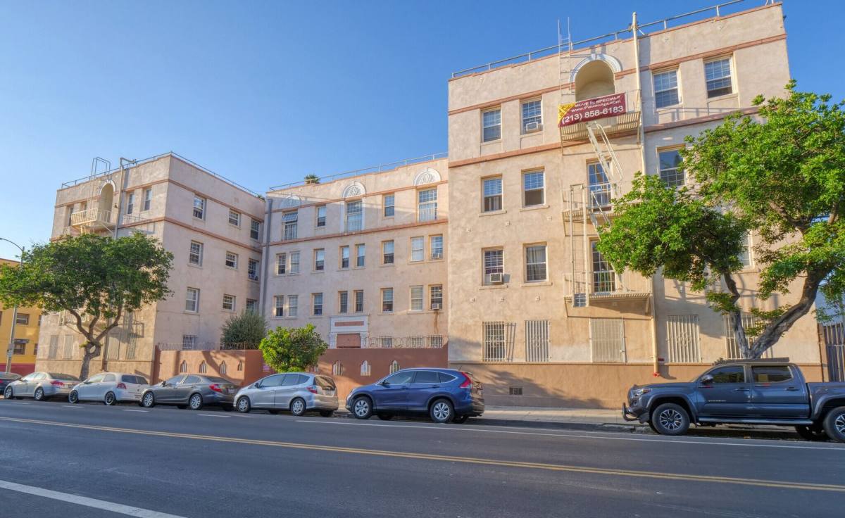 Apartment for rent at 2121 W 11th St, Los Angeles, CA 90006