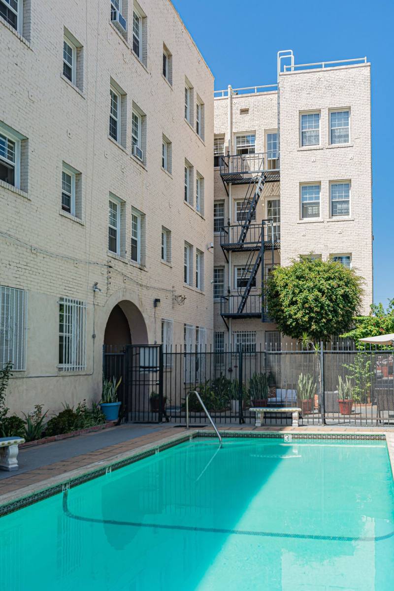 Apartment for rent at 2121 W 11th St, Los Angeles, CA 90006