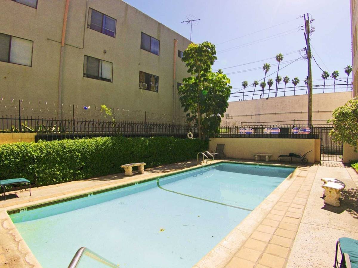 Apartment for rent at 2121 W 11th St, Los Angeles, CA 90006