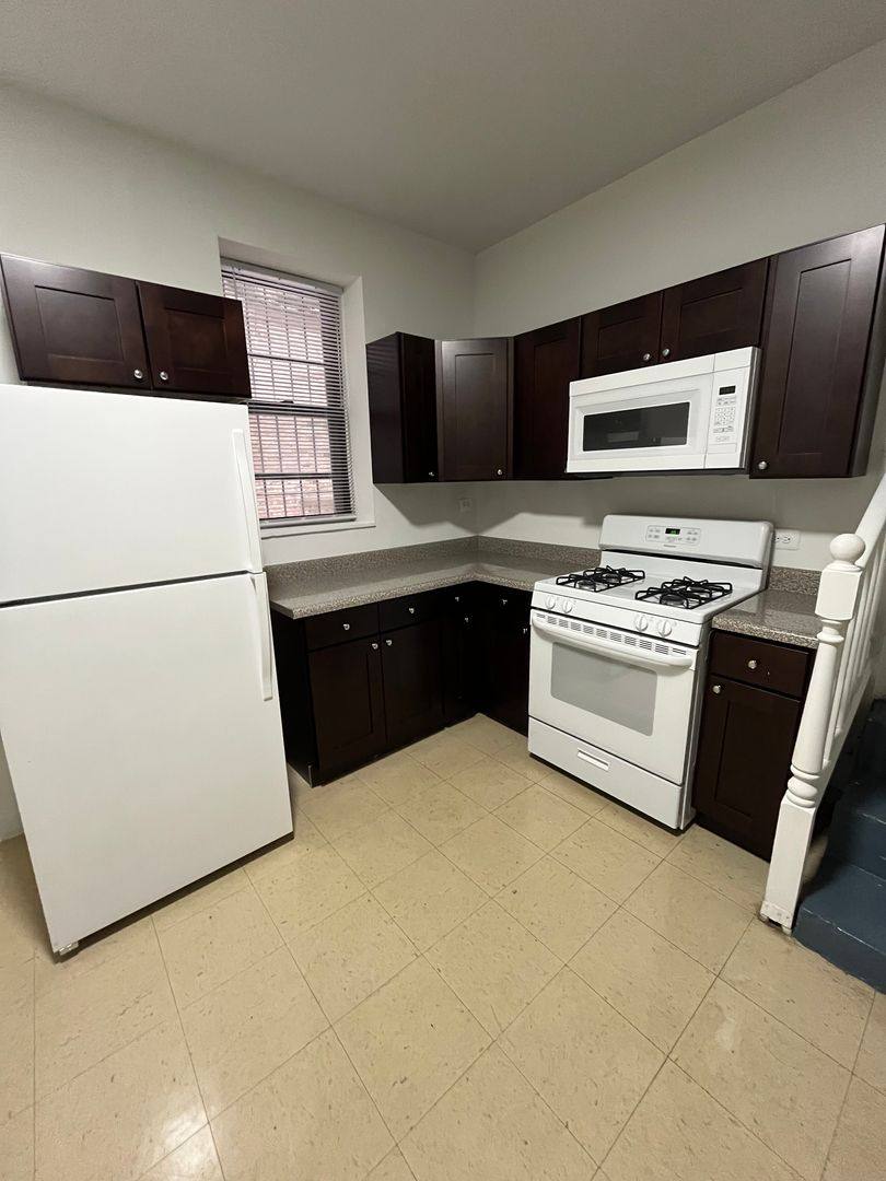 Apartment for rent at 3635 W Cermak Rd, Chicago, IL 60623