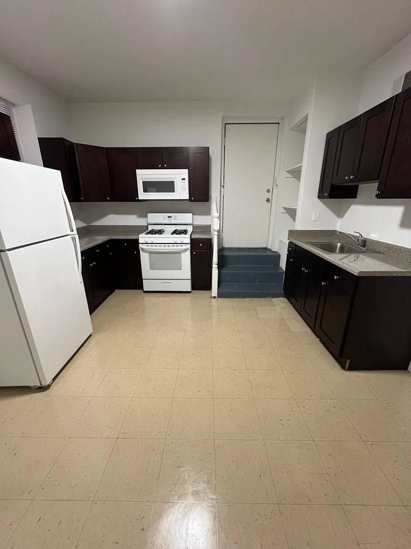 Apartment for rent at 3635 W Cermak Rd, Chicago, IL 60623