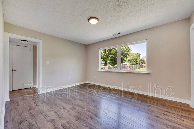 Apartment for rent at 1045B 57th St, Birmingham, AL 35208