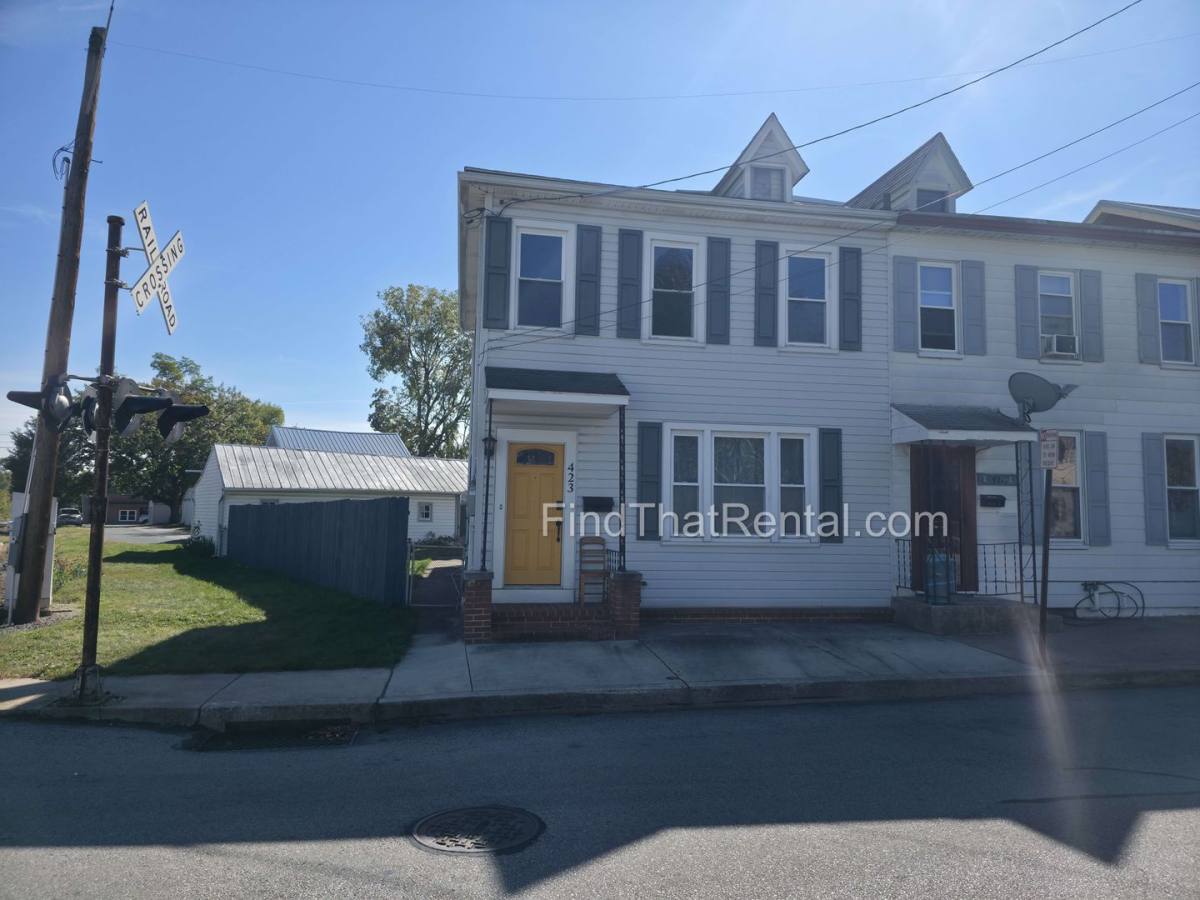 Townhouse for rent at 423 N Bedford St, Carlisle, PA 17013