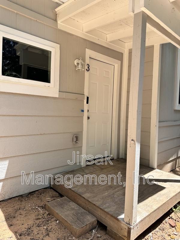 Apartment for rent at 102 SW 7th St #3, Paris, TX 75460