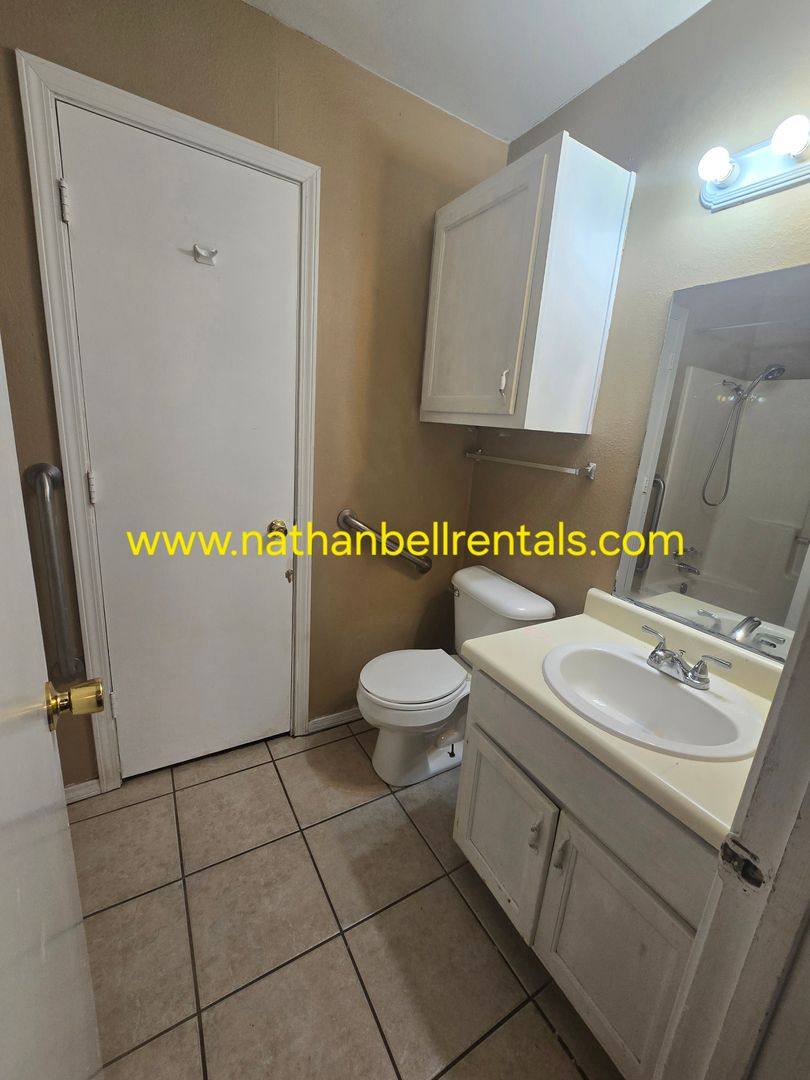 House for rent at 1022 SW 3rd St, Paris, TX 75460