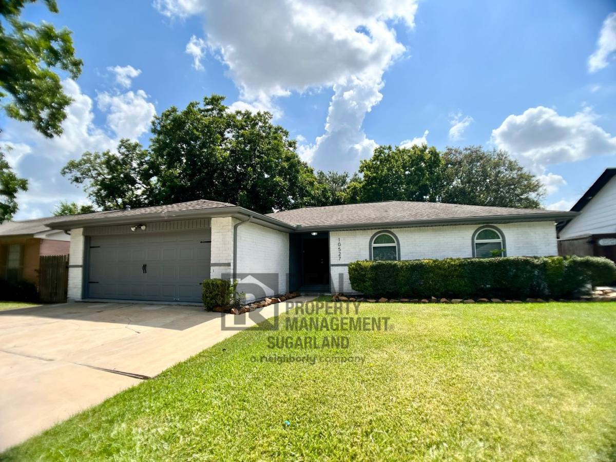 House for rent at 10527 Westedge Dr, Sugar Land, TX 77498