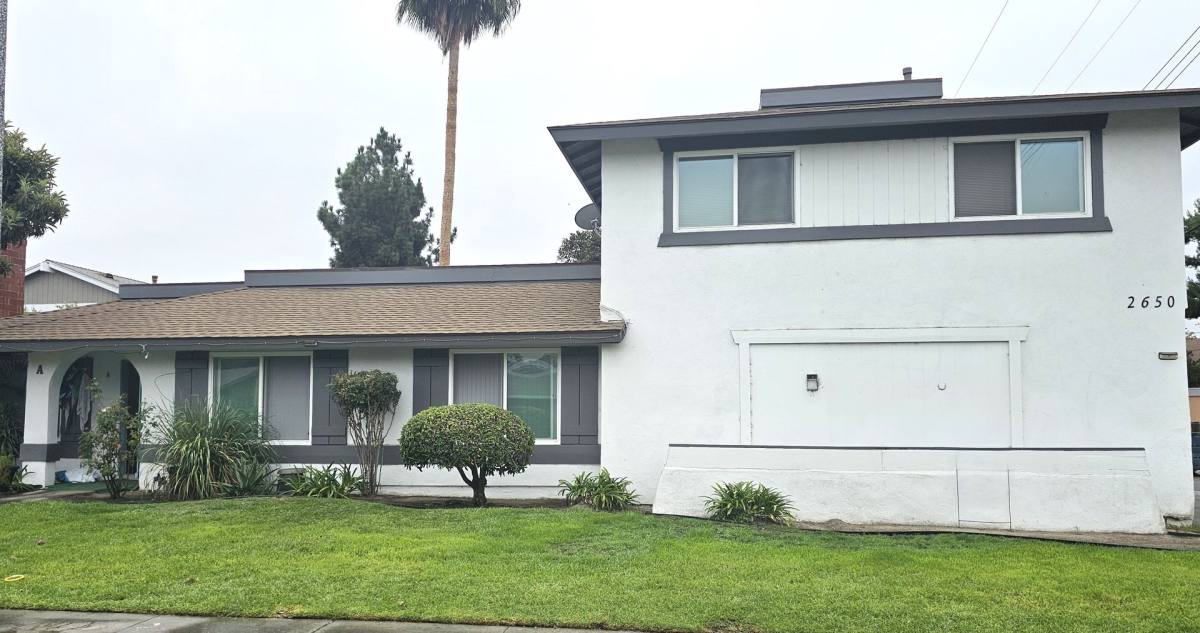 Apartment for rent at 2650 E Park Lane, Anaheim, CA 92806