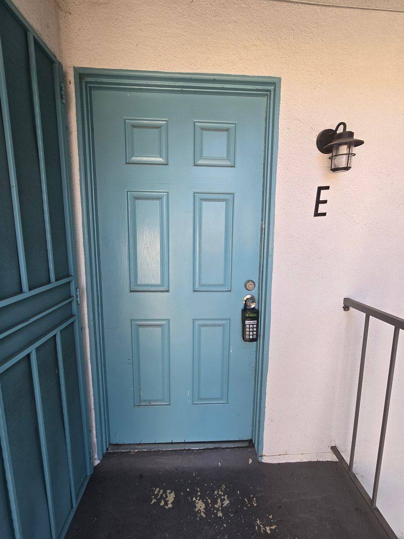 Apartment for rent at 2650 E Park Lane, Anaheim, CA 92806